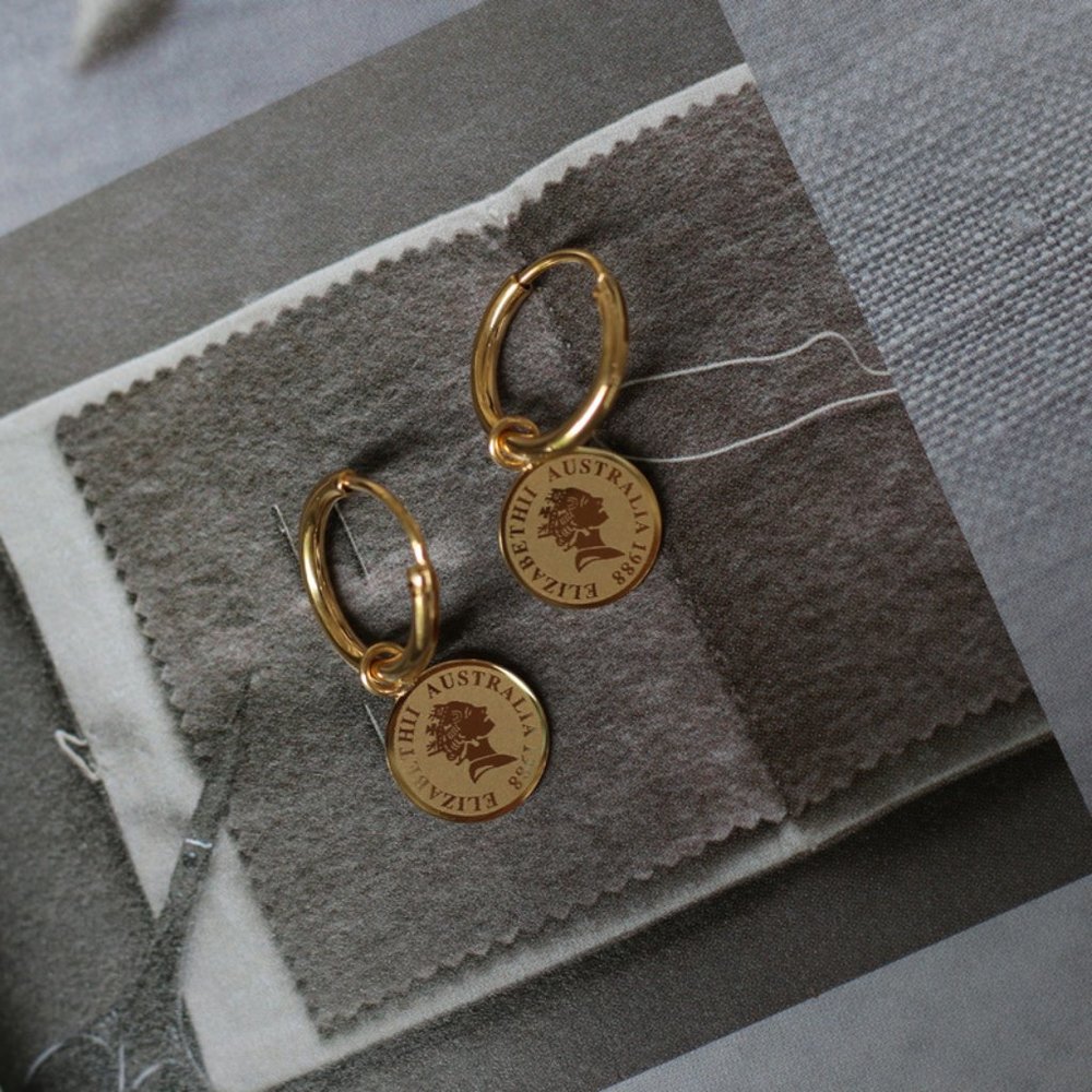 NEW 18K Gold Plated Queen Elizabeth Coin Drop Round Hoop Earrings - Picture 5 of 8